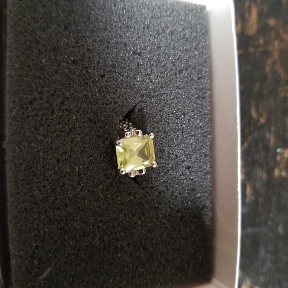 Lia Sophia Appletini Ring~ Size 6 NWT - Picture 3 of 4